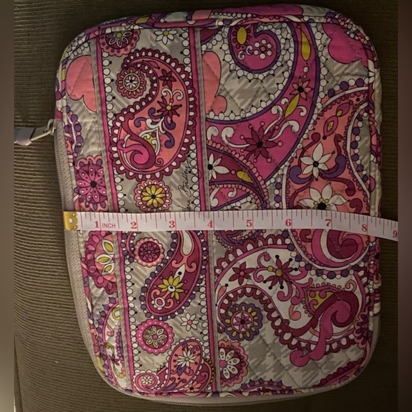 VERA BRADLEY PRE-OWNED IPAD CASE PAISLEY MEETS PLAID(RETIRED PATTERN) see photos - Picture 6 of 9